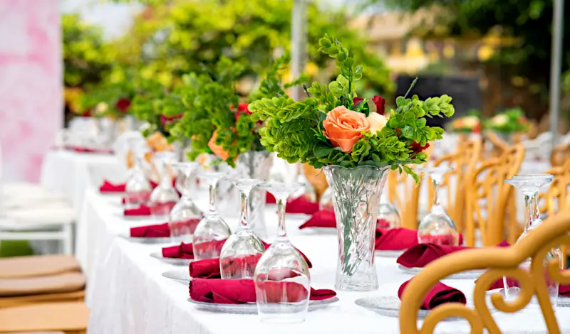 Backyard decorations for wedding: flowers on table