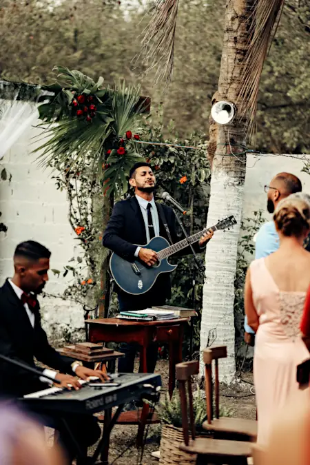 wedding entertainment ideas - live music